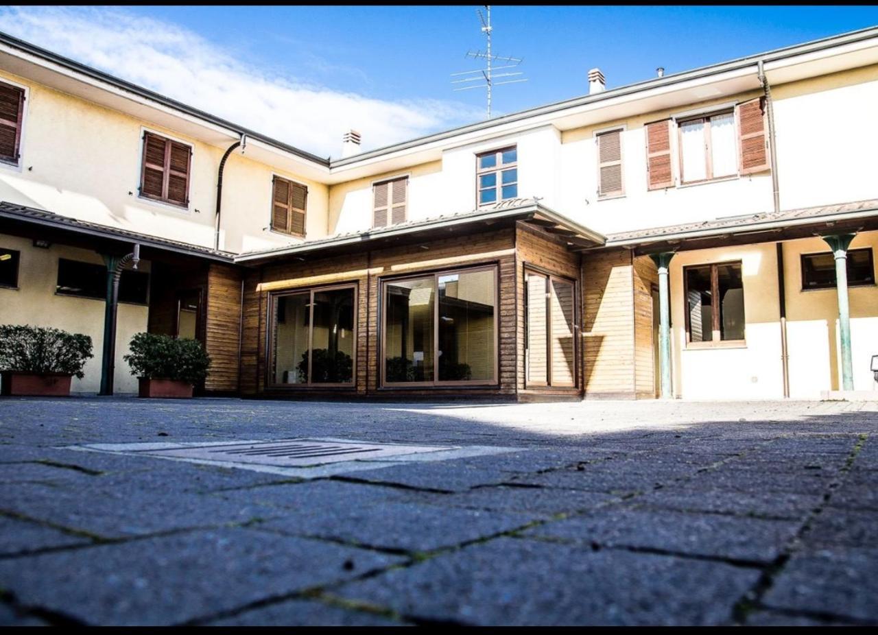 Manfredi Ristorante Con Alloggio Romentino Εξωτερικό φωτογραφία